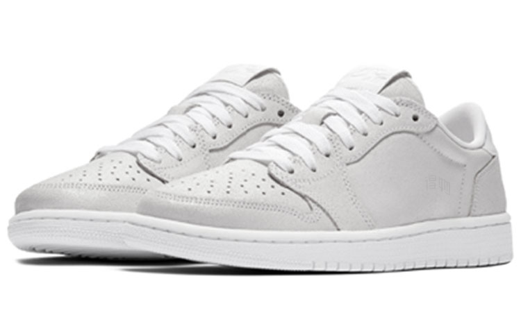Женские кроссовки Jordan Air Jordan 1 Retro Low NS (бело-серые) — фото 2