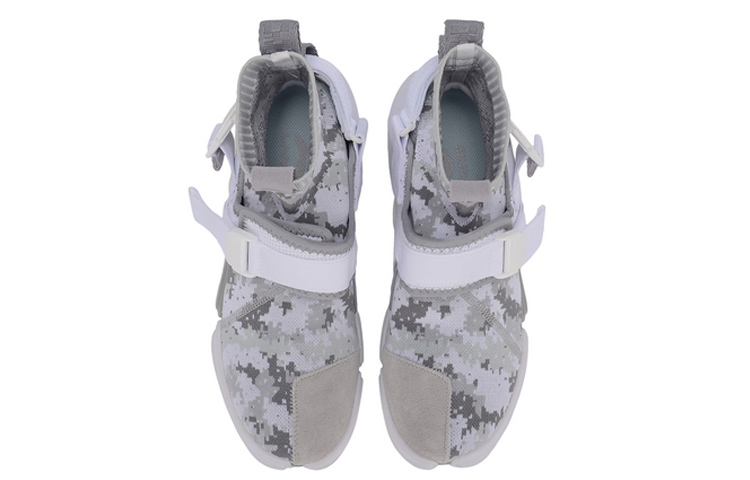 LINING Essence 2 Buckle Up | Men's Ice Grey