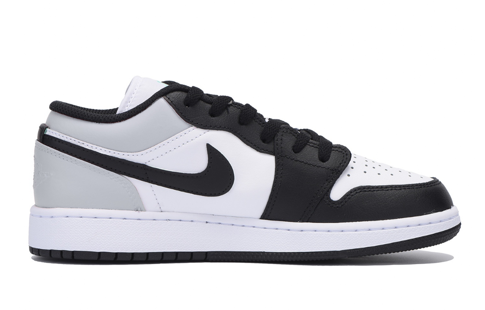 Jordan Air Jordan 1 Urban Chic Style Low top Vintage Basketball Shoes Men’s White