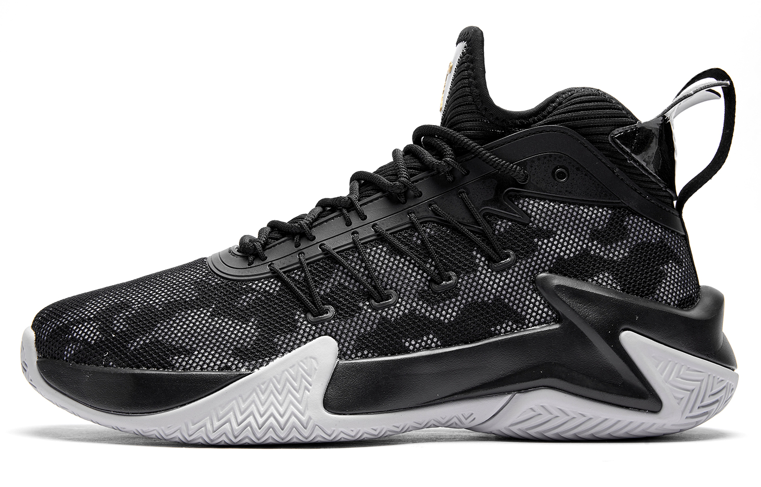 QIAODAN Broken Shadow 1.0 Basketball Shoes Men’s Low Top Black Gold