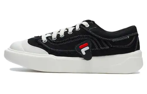 FILA FUSION CURVE Low top Canvas Shoes Women's Black White
