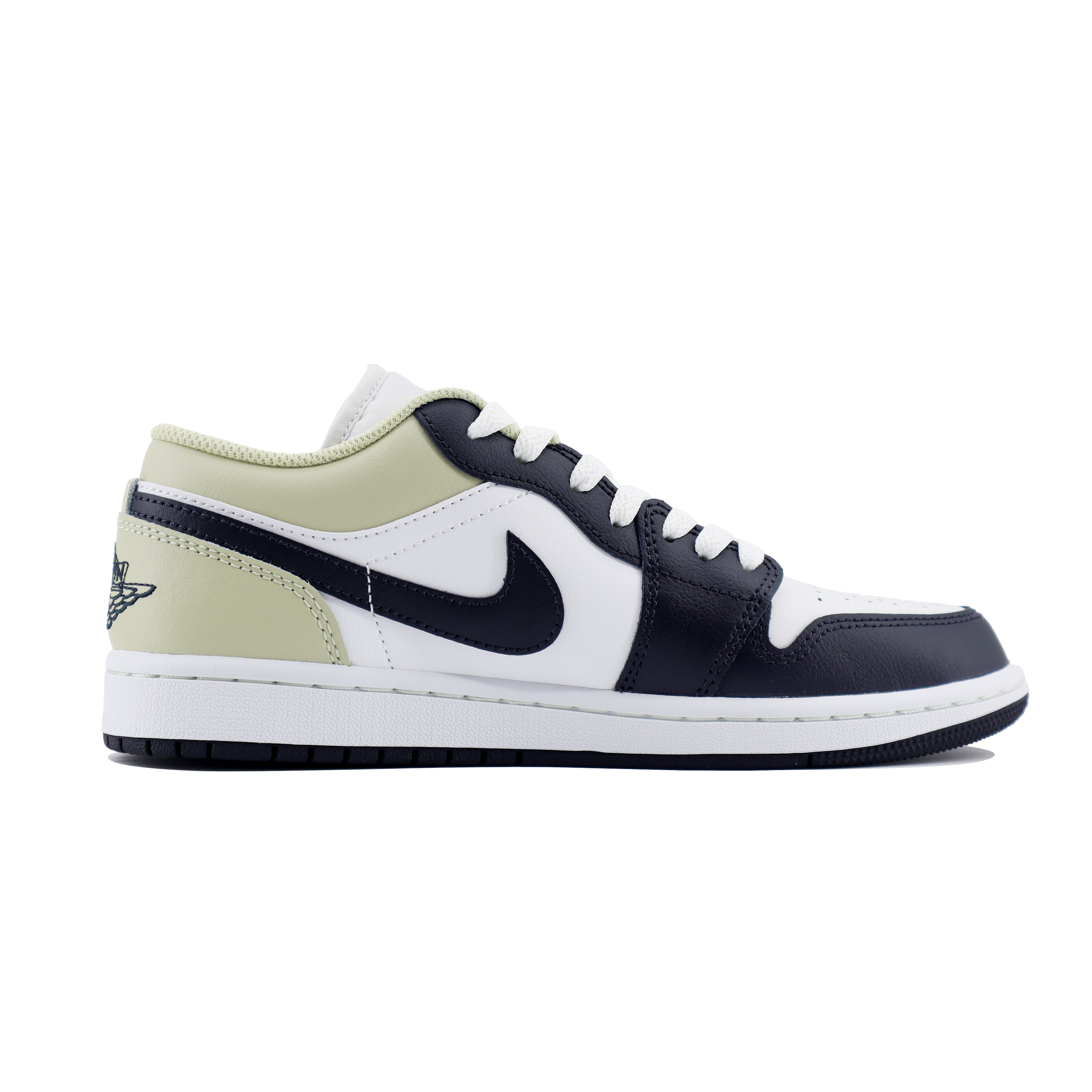 Jordan Air Jordan 1 Slip Resistant Abrasion Resistant Low top Vintage Basketball Shoes Unisex White Black