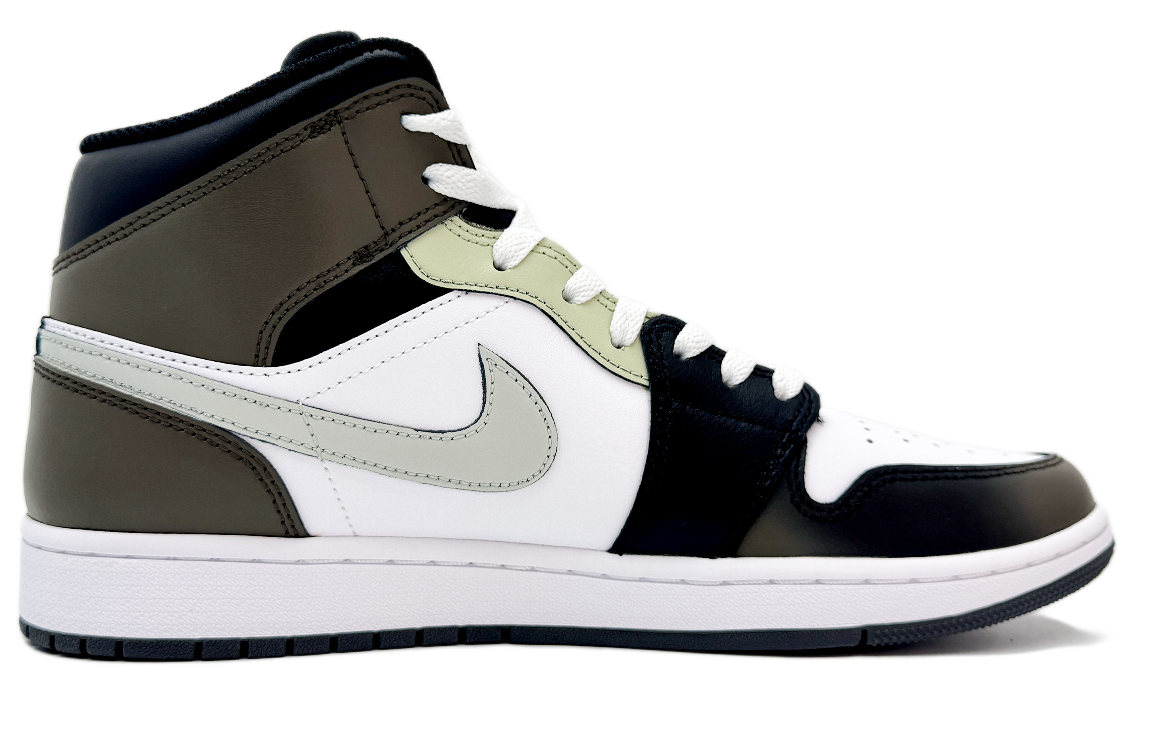 Jordan Air Jordan 1 Abrasion Resistant Mid top Vintage Basketball Shoes Unisex Black White Brown