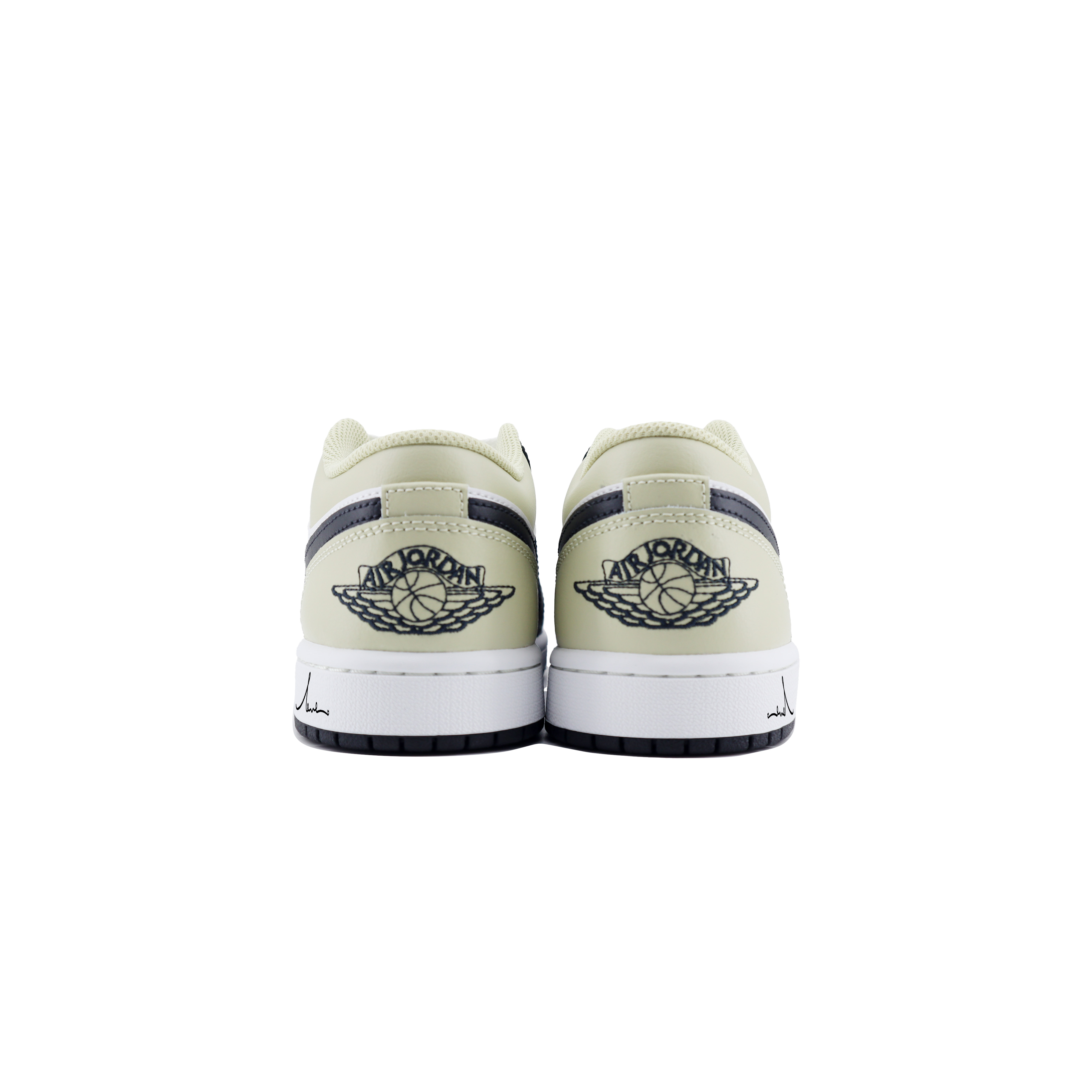 Jordan Air Jordan 1 Slip Resistant Abrasion Resistant Low top Vintage Basketball Shoes Unisex White Black