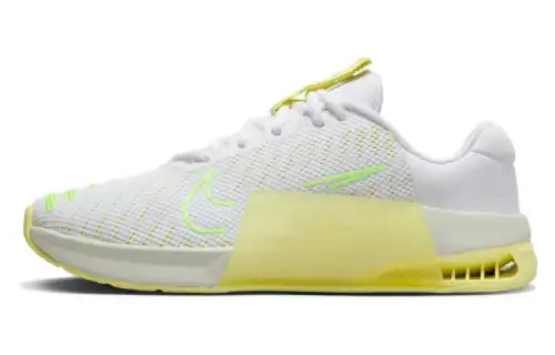 Nike Metcon 9 versatile low-top training shoes women's green