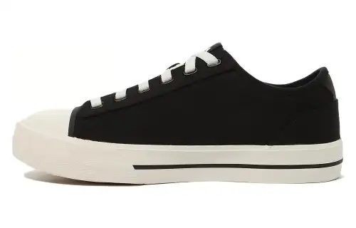 FILA Low top Canvas Shoes Unisex Black White