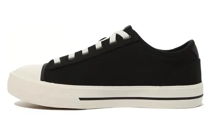FILA Low top Canvas Shoes Unisex Black White