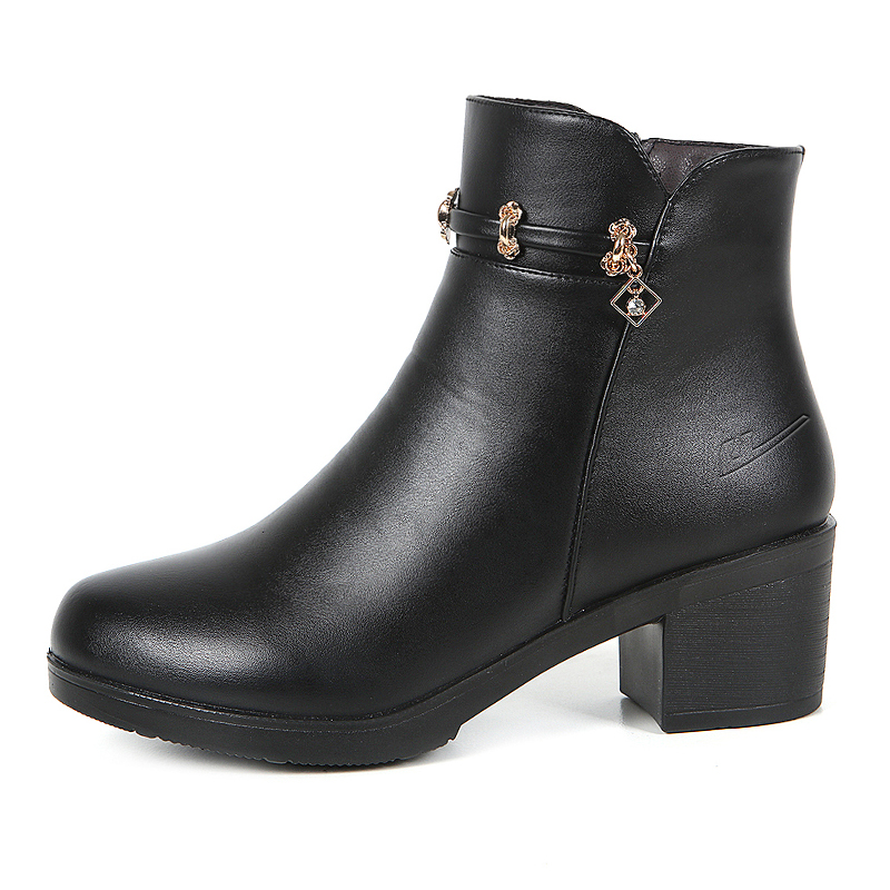 Warrior shoes for the elderly, winter cotton shoes, autumn and winter short boots for middle-aged and elderly people, warm, wear-resistant, waterproof and non-slip, medium-heeled, comfortable and versatile leather shoes, soft soles, flat soles, thickened winter cold-proof casual shoes that are not tiring, light and fashionable, snow boots for women