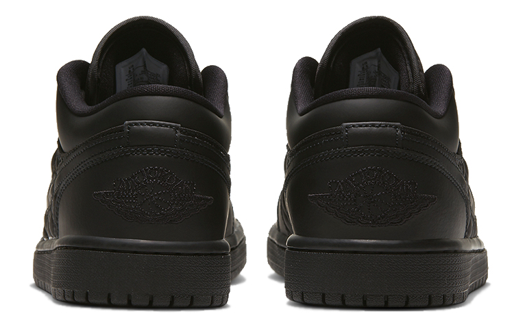 Женские кроссовки Jordan Air Jordan 1 Low Quilted (черные) — фото 5