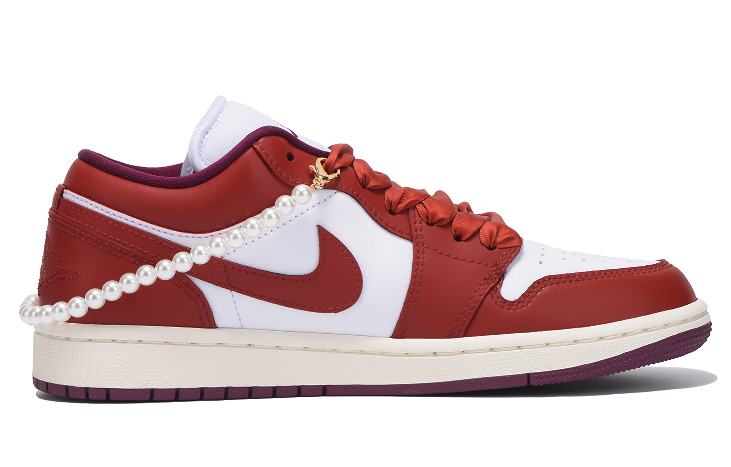 Jordan Air Jordan 1 Slip Resistant Coverage Low top Vintage Basketball Shoes Women’s True Red