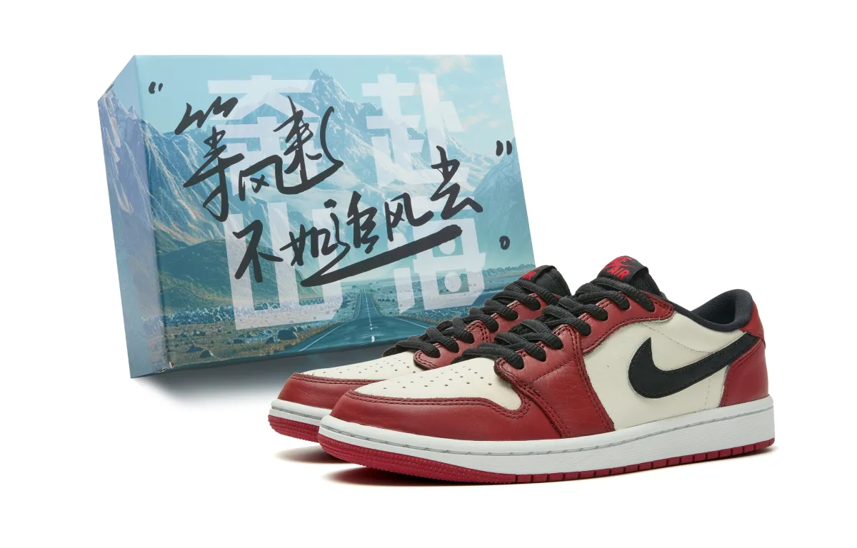 Jordan Air Jordan 1 Slip Resistant Abrasion Resistant Low top Vintage Basketball Shoes Women's Black Red