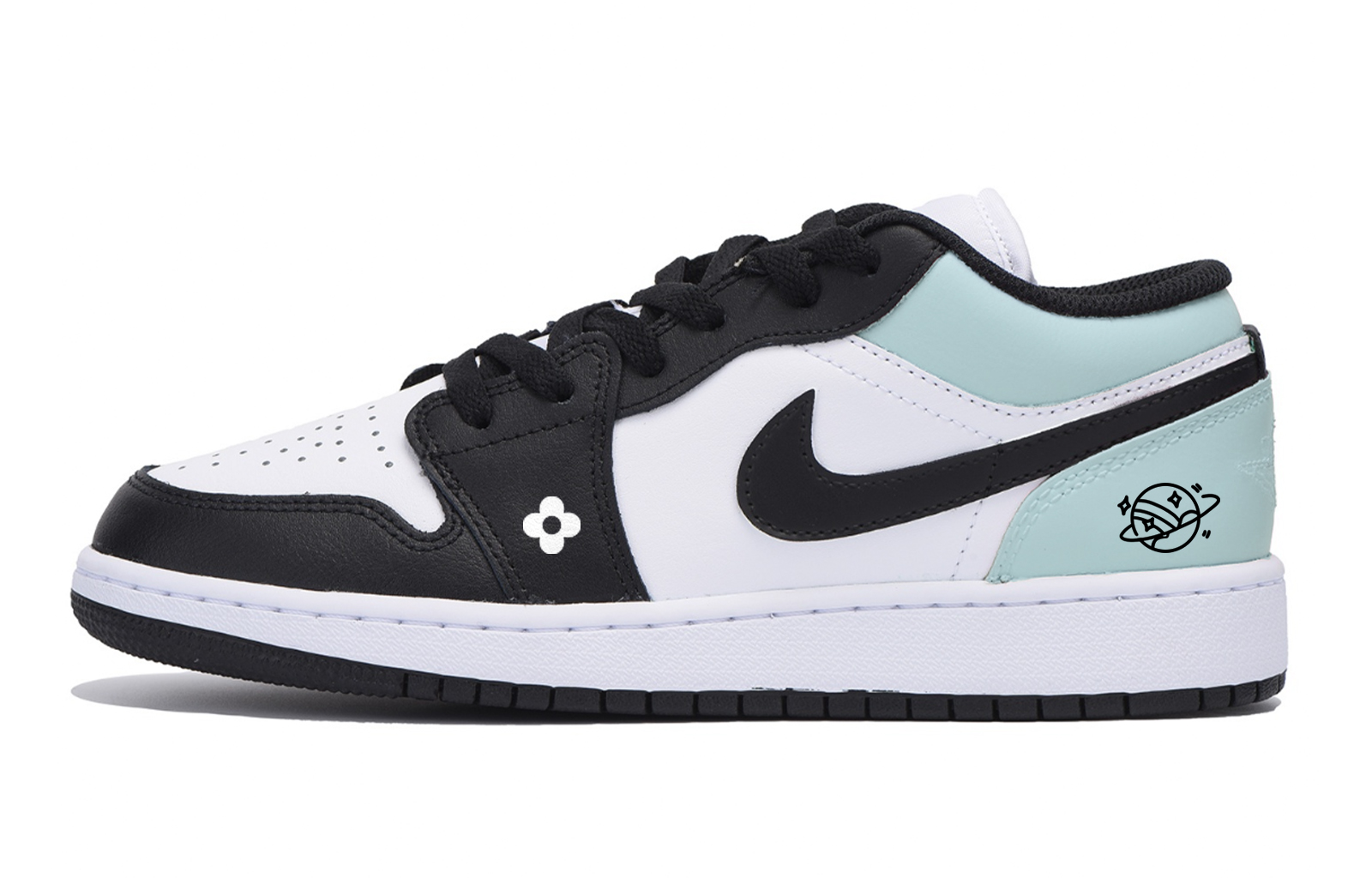 Jordan Air Jordan 1 Urban Chic Style Low top Vintage Basketball Shoes Men’s White