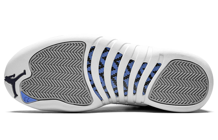 Мужские кроссовки Jordan Air Jordan 12 Retro Grey University Blue (серо-сине-белые) — Серый / синий / белый — фото 5