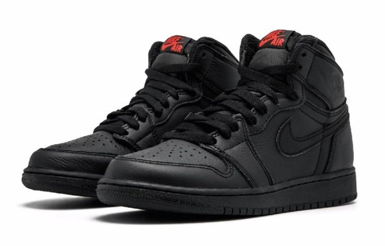 JORDAN 1 Retro High OG Essentials Black GS