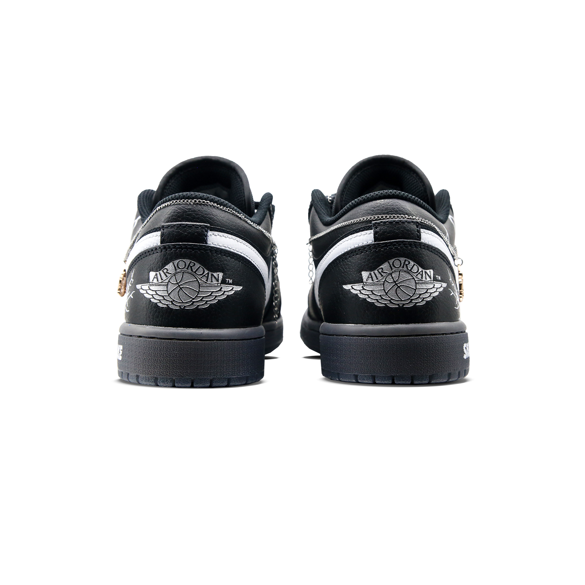 Jordan Air Jordan 1 Slip Resistant Abrasion Resistant Low top Vintage Basketball Shoes Unisex Black White