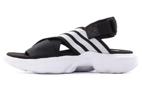 Adidas Wmns Magmur 'Black White' Women's