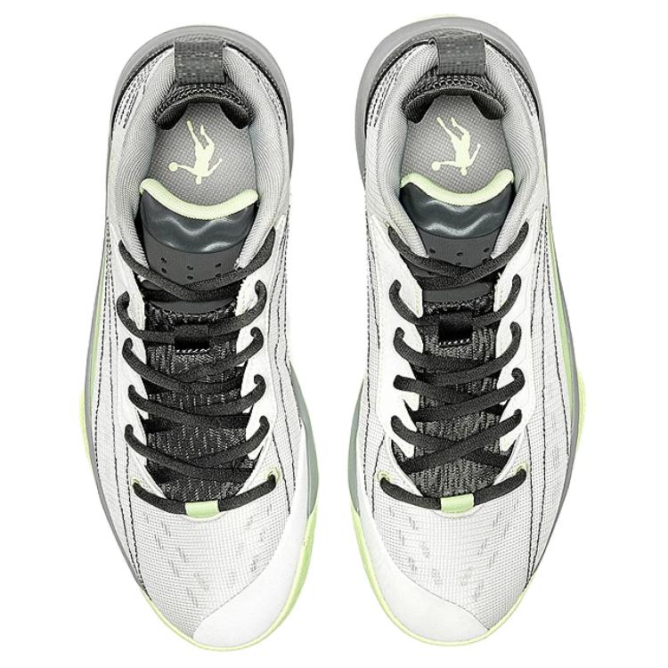 QIAODAN Comfortable Slip Resistant Low top Basketball Shoes Men’s White Cyan