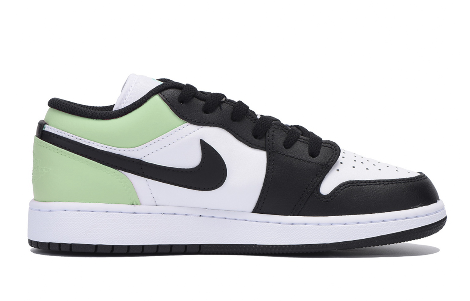 Jordan Air Jordan 1 Urban Chic Style Vintage Low top Vintage Basketball Shoes Men’s White Green