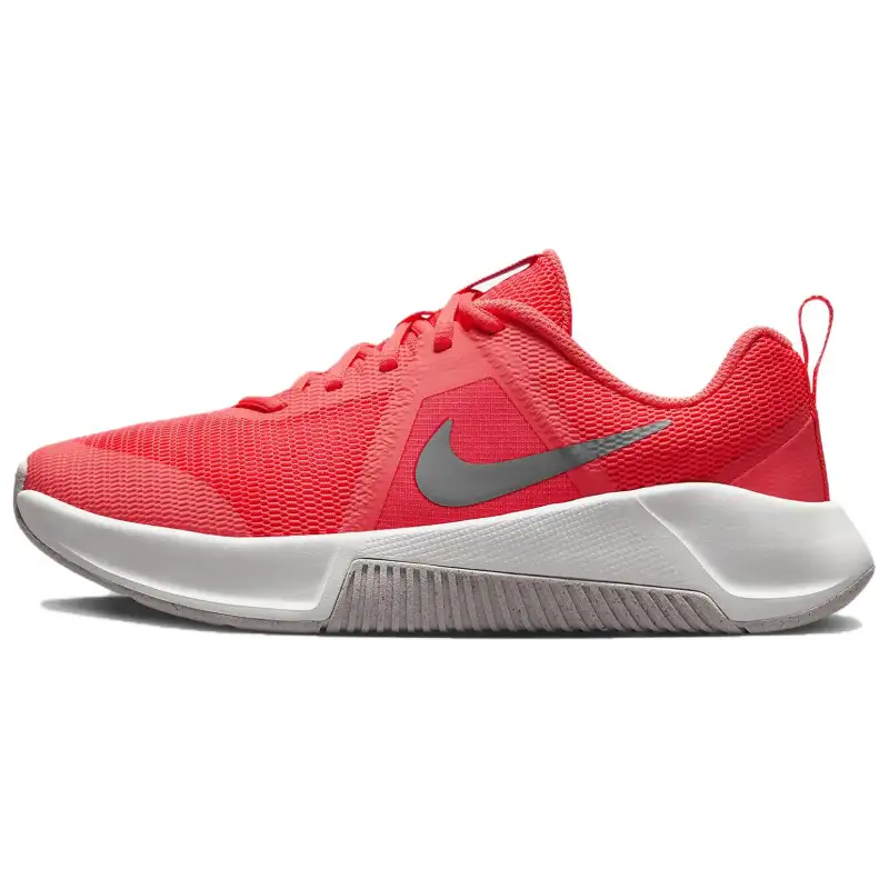 Nike MC Trainer 3 Abrasion Resistant Low top Training Shoes Women's Orange Red