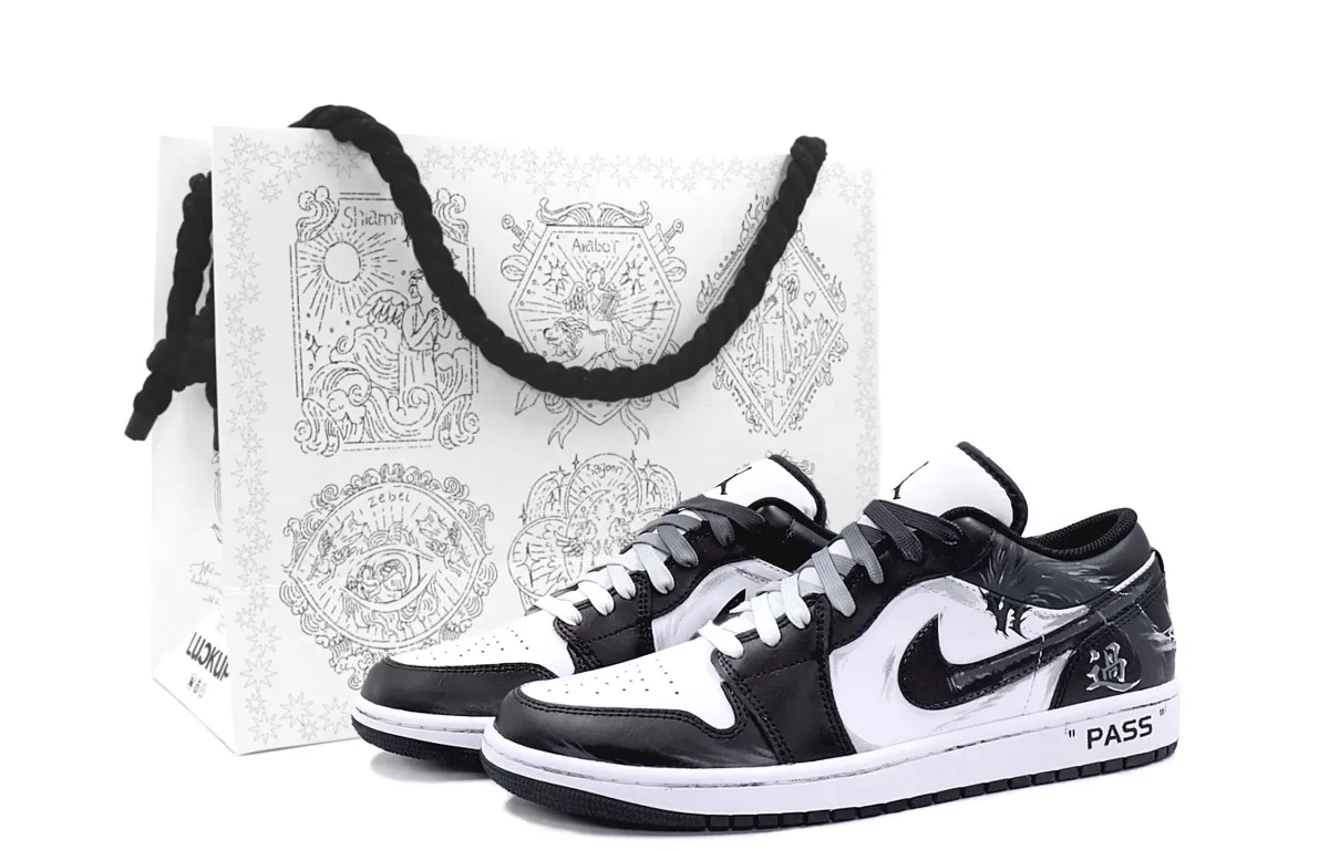 Jordan Air Jordan 1 Cushioning Slip Resistant Breathable Low top Vintage Basketball Shoes Unisex Obsidian Black White