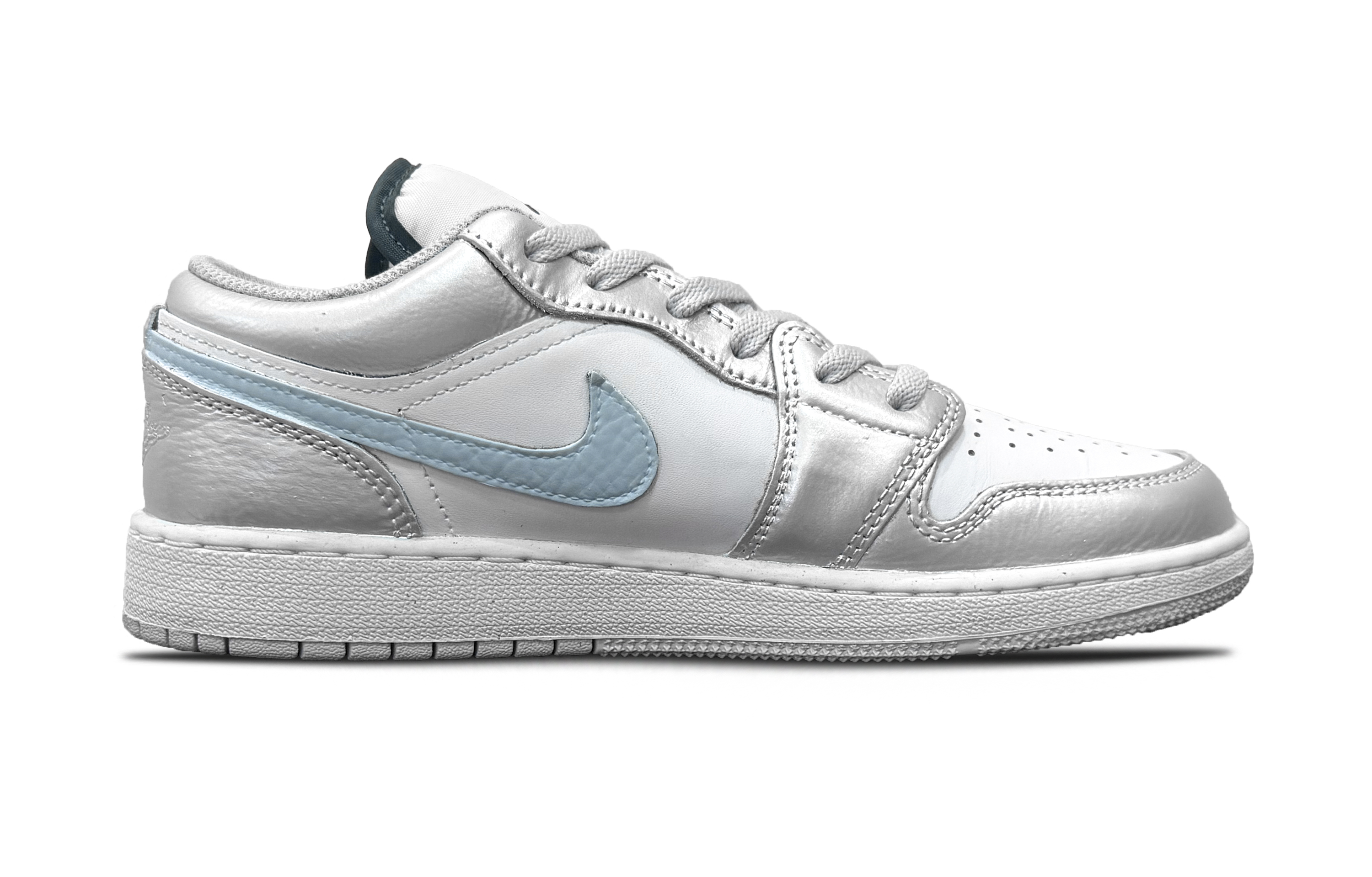 Jordan Air Jordan 1 Silver Wing Vast Sea Abrasion Resistant Low top Vintage Basketball Shoes Unisex Silver