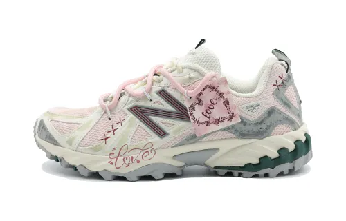 New Balance 610T Slip Resistant Abrasion Resistant Low top Hiking Shoes Unisex Beige Pink
