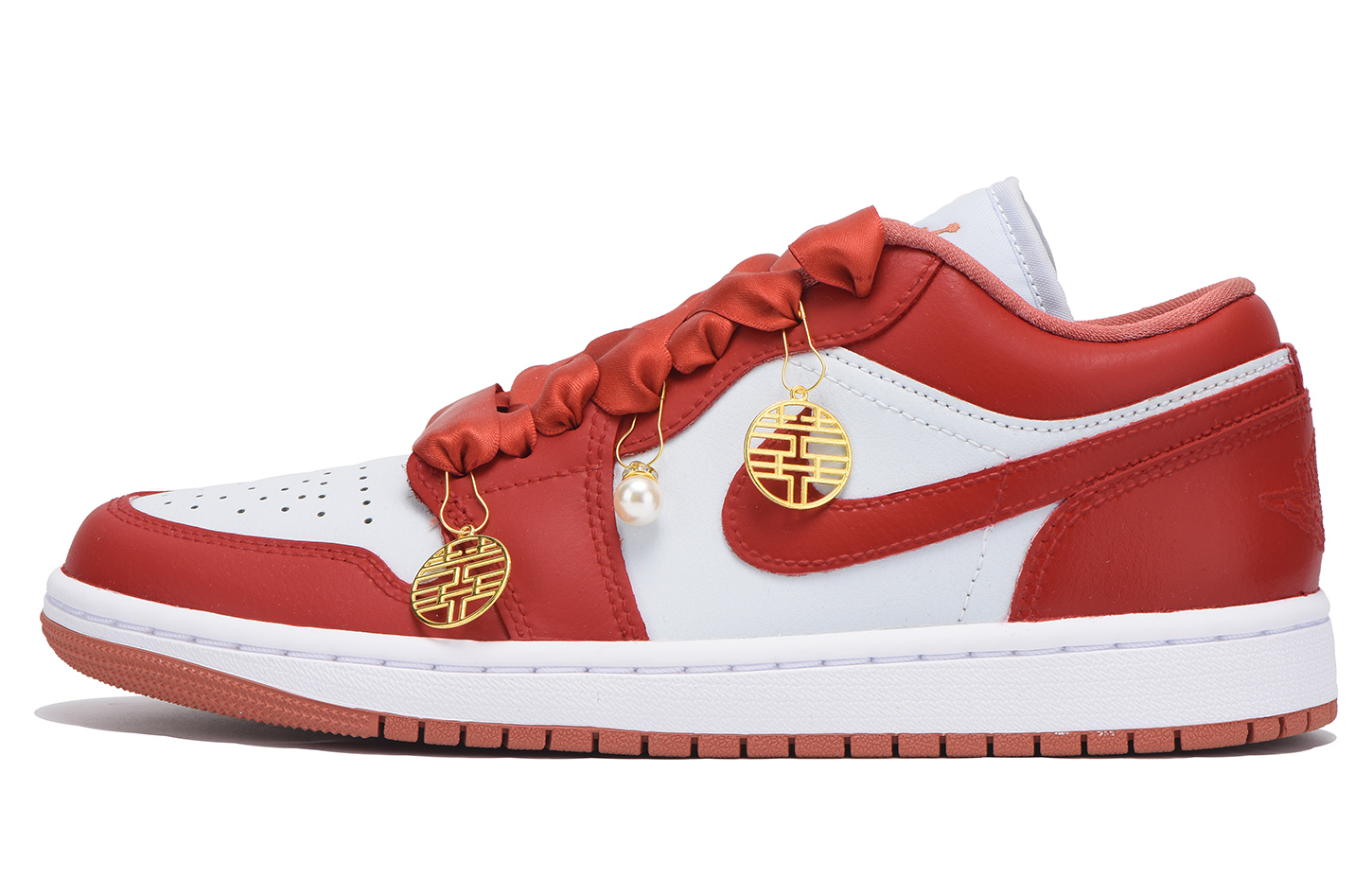 Jordan Air Jordan 1 Slip Resistant Coverage Low top Vintage Basketball Shoes Women’s Red White