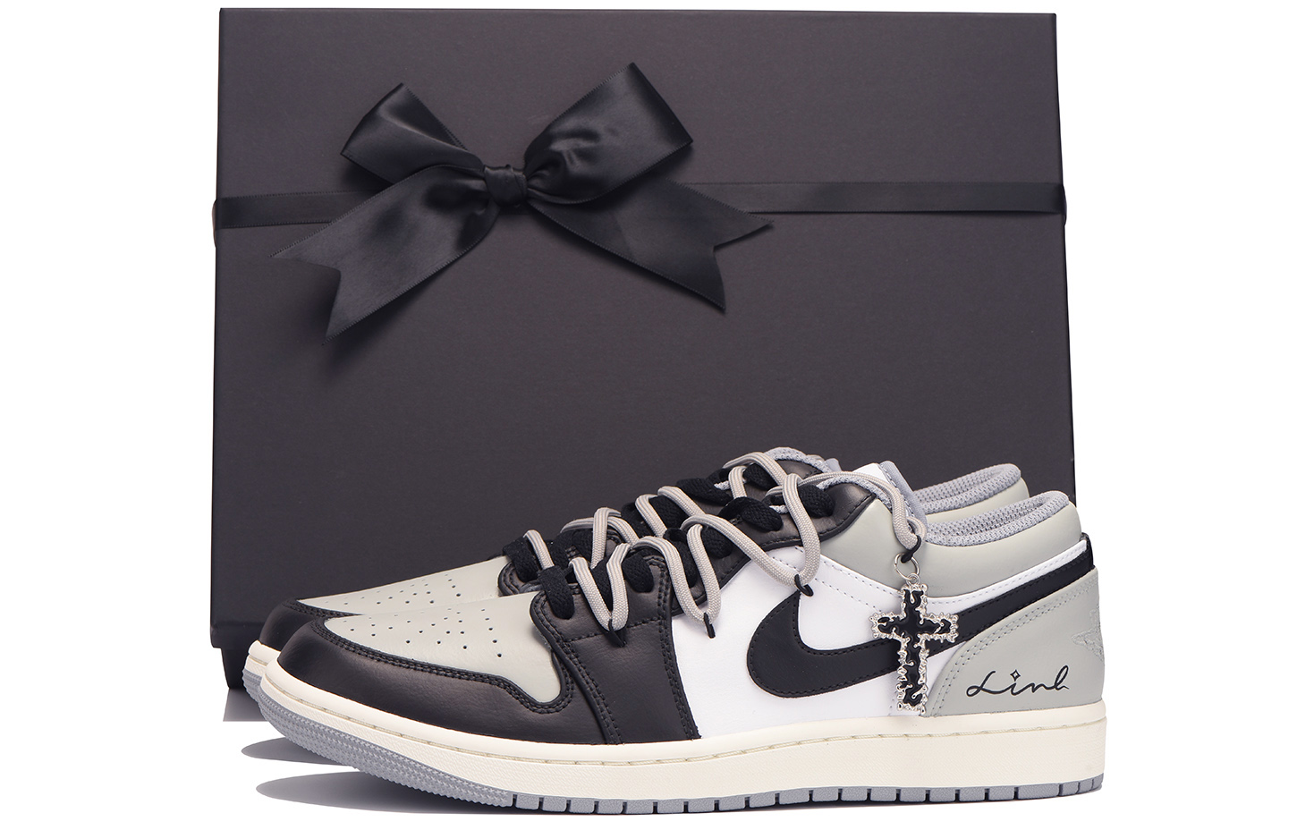 Jordan Air Jordan 1 Slip Resistant Coverage Low top Vintage Basketball Shoes Men’s Black Gray