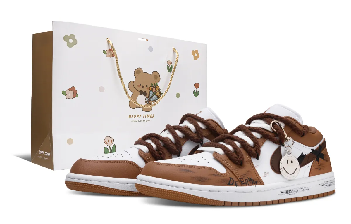 Jordan Air Jordan 1 Mocha Film Abrasion Resistant Low top Vintage Basketball Shoes Unisex White Brown