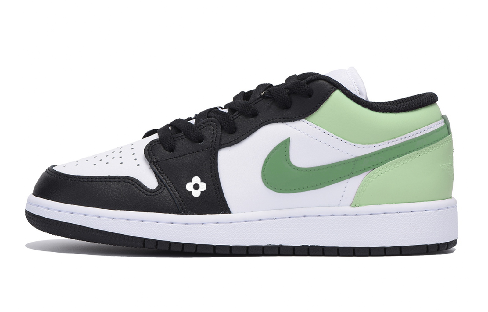 Jordan Air Jordan 1 Slip Resistant Cushioning Low top Vintage Basketball Shoes Men’s White
