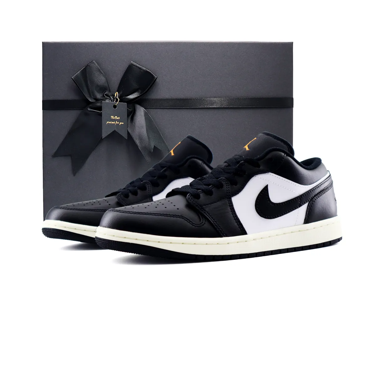 Jordan Air Jordan 1 Slip Resistant Abrasion Resistant Low top Vintage Basketball Shoes Unisex Black White