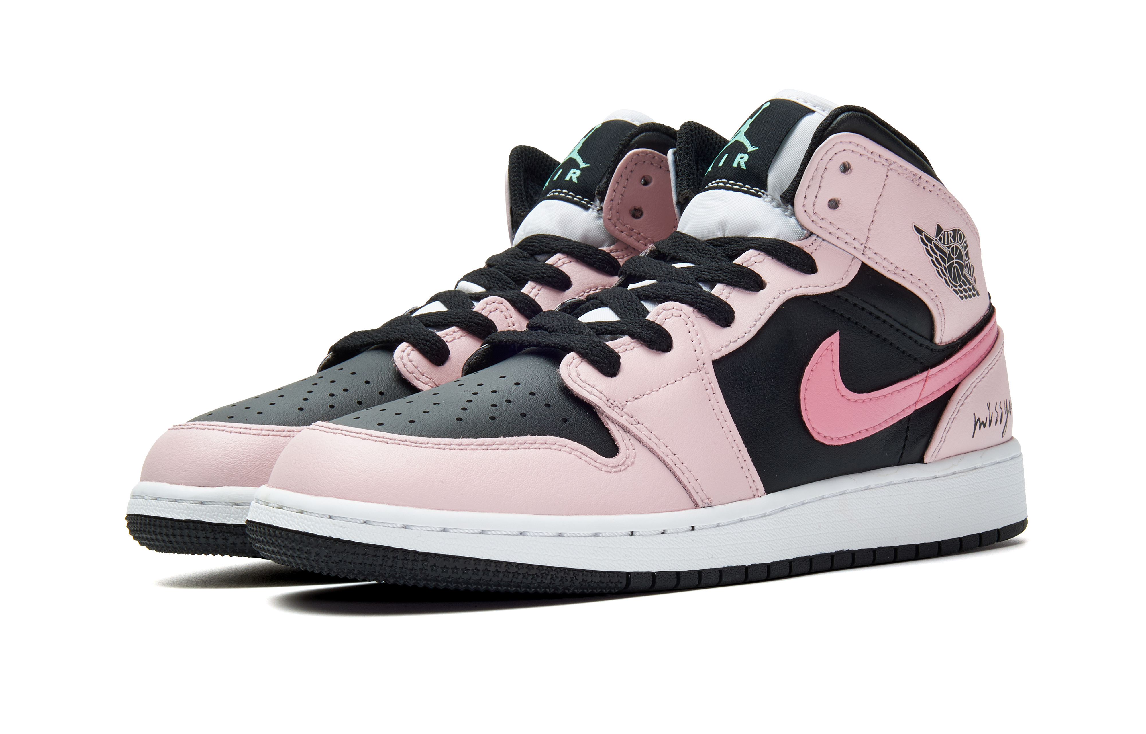 Jordan Air Jordan 1 Abrasion Resistant Low top Vintage Basketball Shoes Women’s Black Pink
