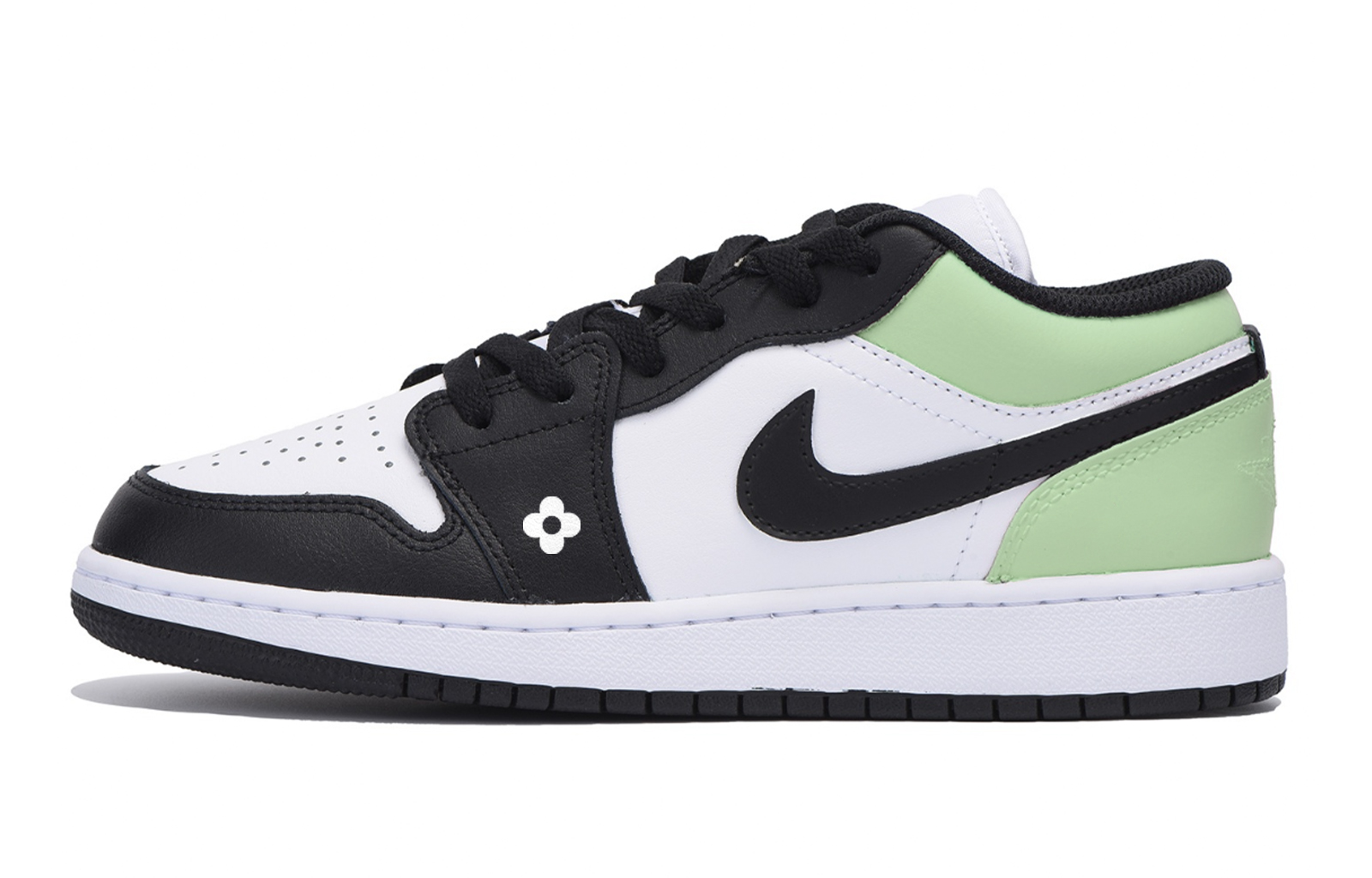 Jordan Air Jordan 1 Urban Chic Style Vintage Low top Vintage Basketball Shoes Men’s White Green