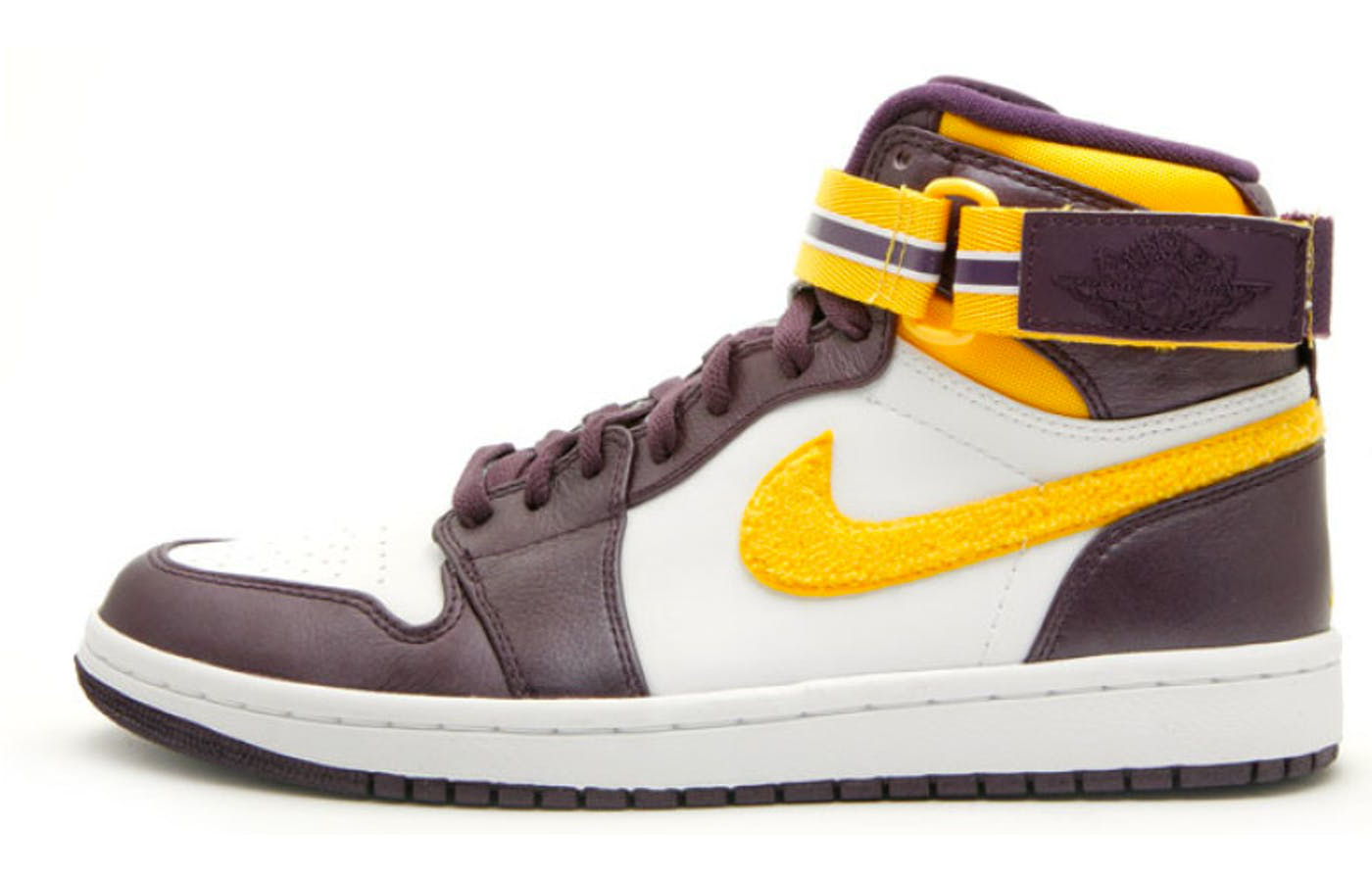 Мужские кроссовки Jordan Air Jordan 1 Varsity Maize (бело-фиолетовые) — фото 1