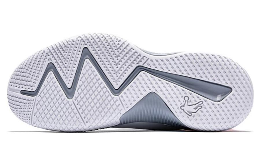 QIAODAN Slip Resistant Abrasion Resistant Low top Basketball Shoes Men’s White Orange