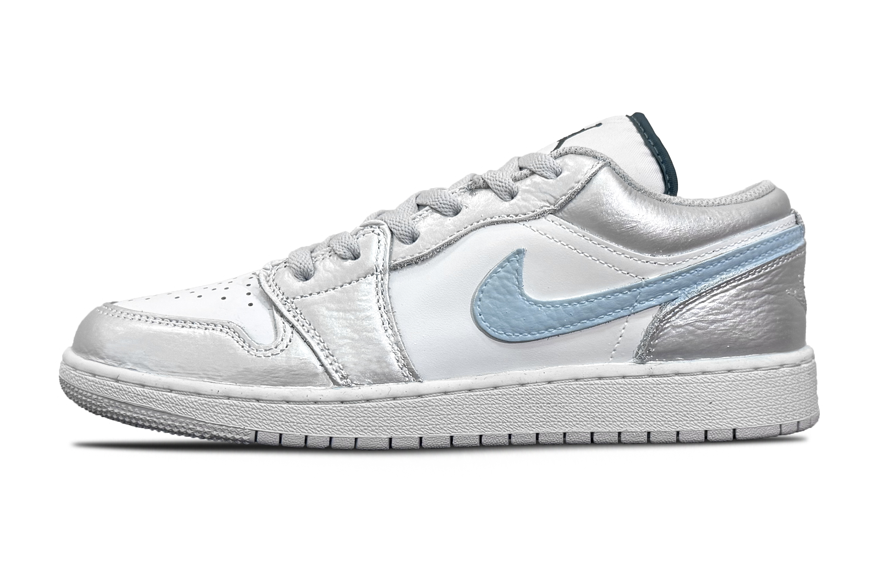 Jordan Air Jordan 1 Silver Wing Vast Sea Abrasion Resistant Low top Vintage Basketball Shoes Unisex Silver