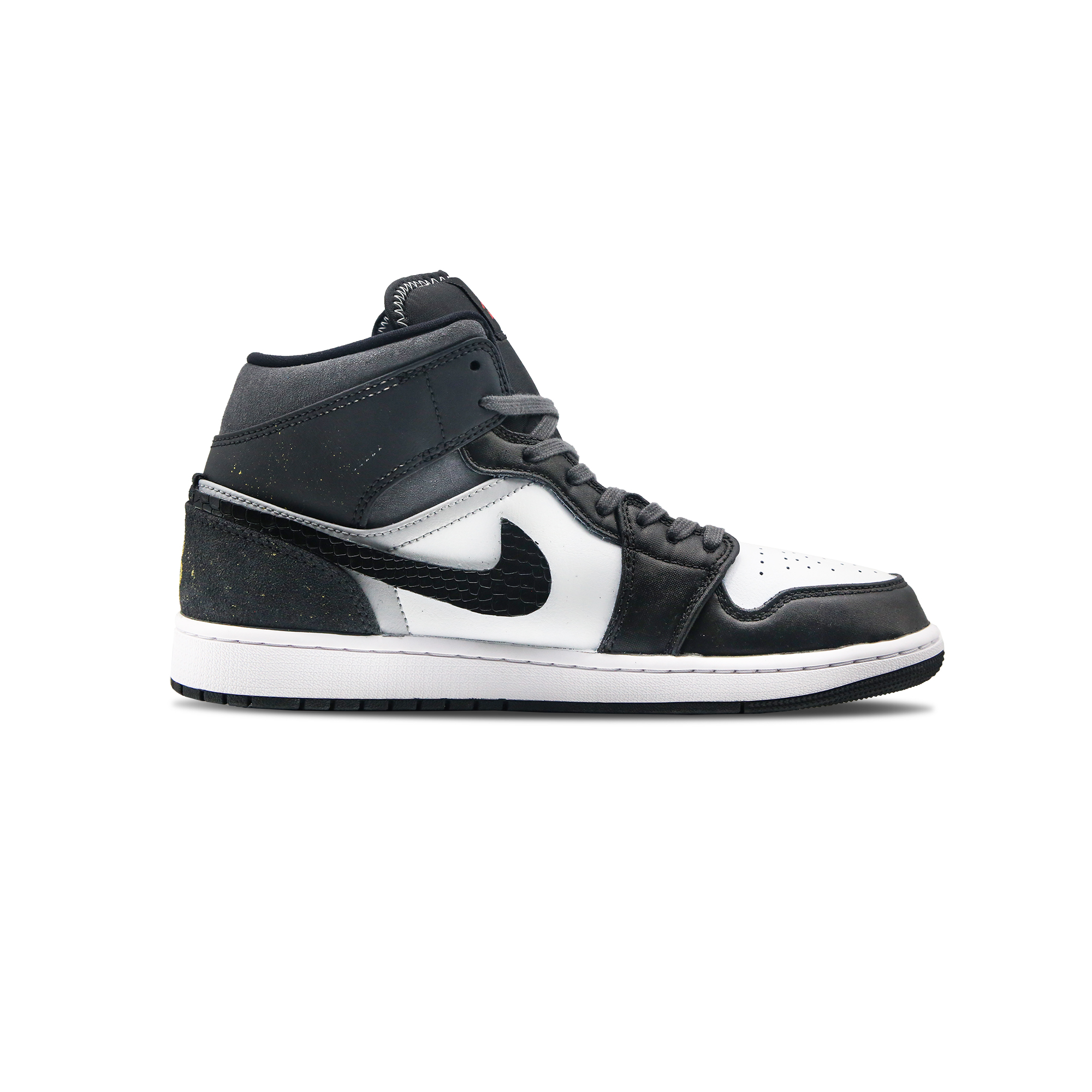 Jordan Air Jordan 1 Low Year Of The Snake, Heavy Armor Of Molin Mid top Vintage Basketball Shoes Men’s Black White
