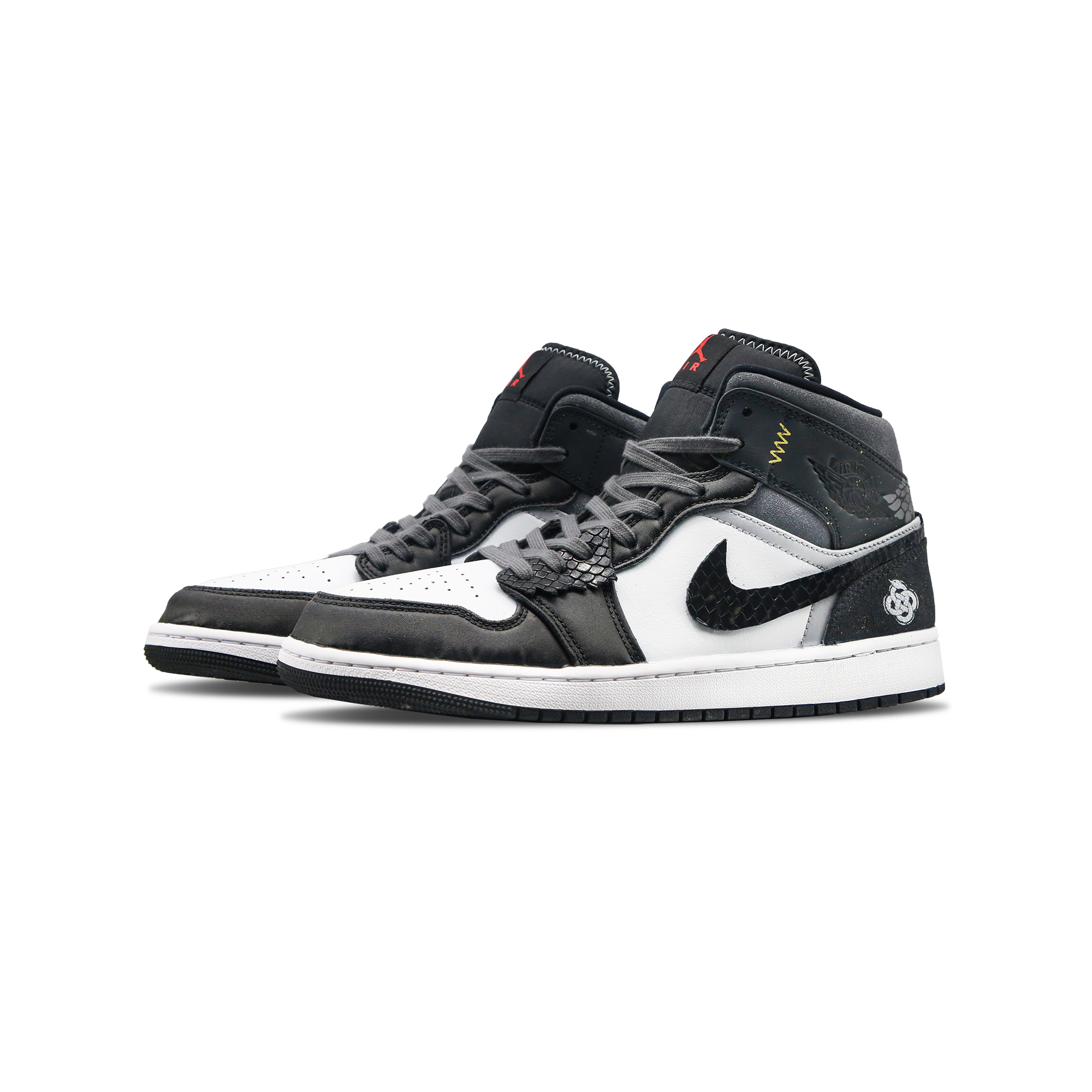 Jordan Air Jordan 1 Low Year Of The Snake, Heavy Armor Of Molin Mid top Vintage Basketball Shoes Men’s Black White