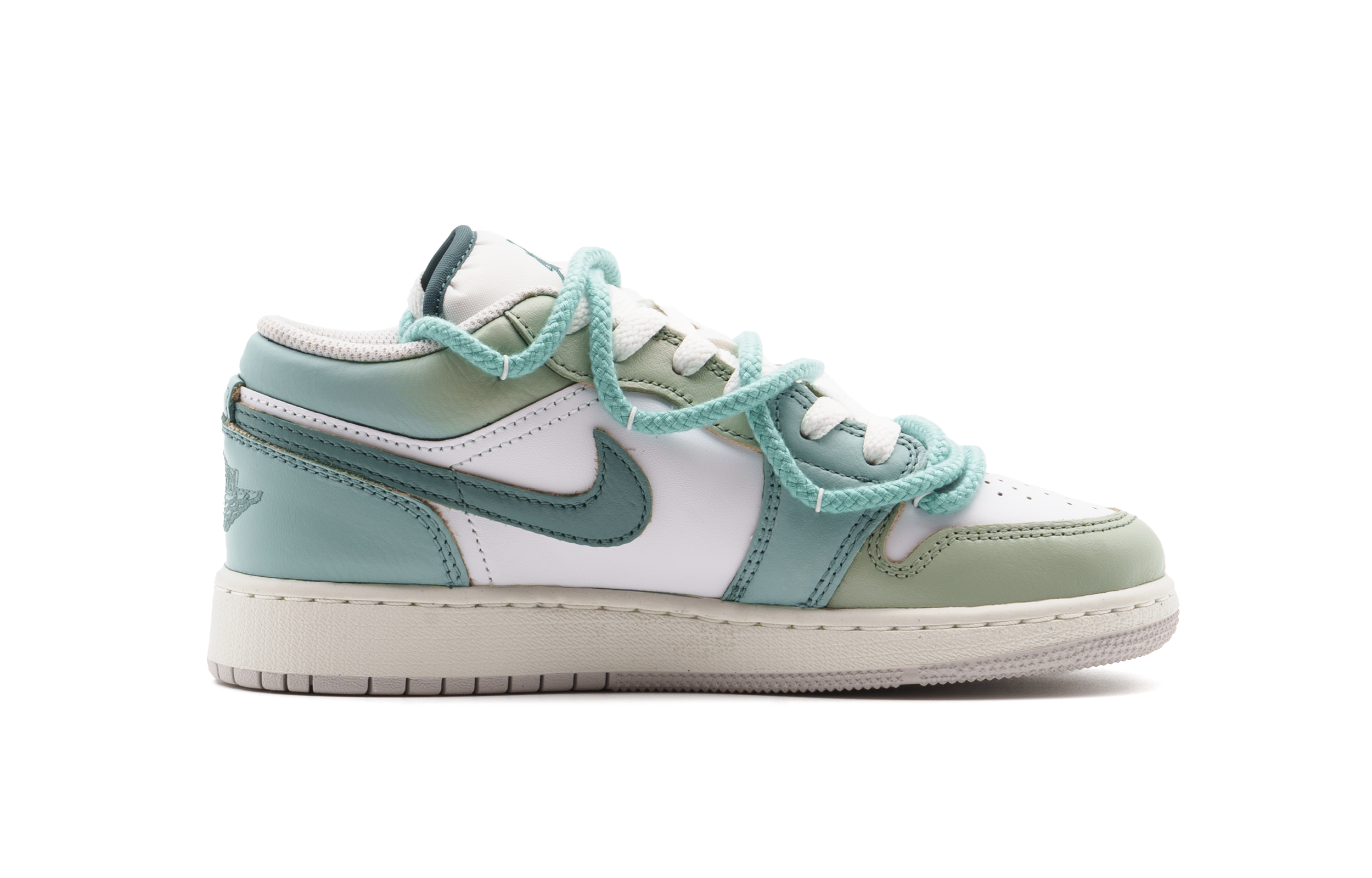 Jordan Air Jordan 1 Leather Comfortable Cushioning, Wear Resistant Low top Vintage Basketball Shoes Unisex
