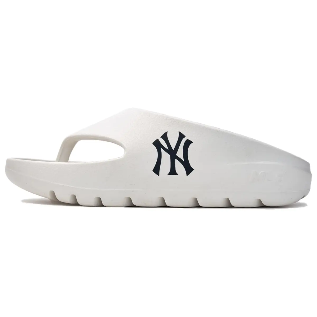 MLB New York Yankees Abrasion Resistant Slip Resistant Abrasion Resistant Slip Resistant Flip Flops Unisex White