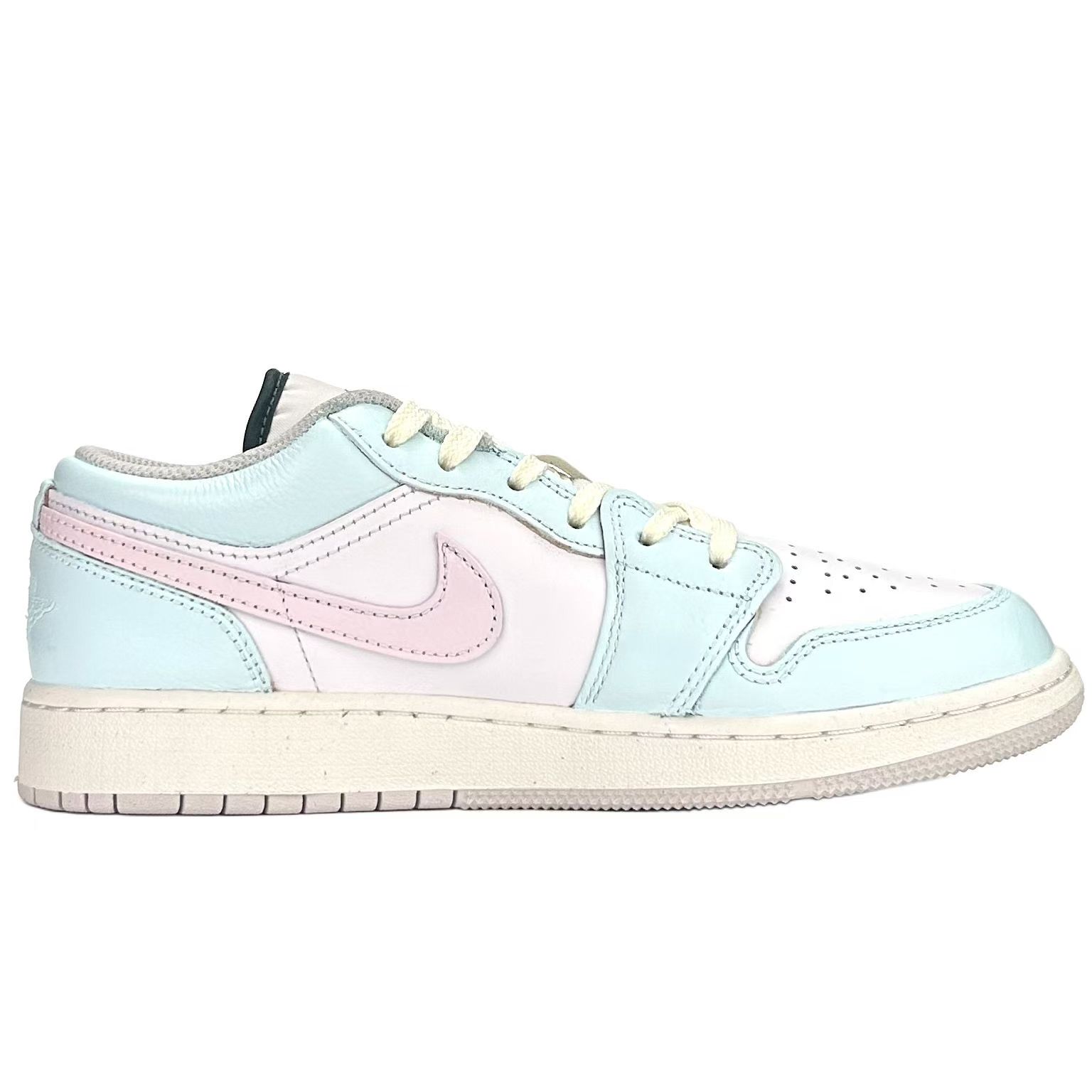 Jordan Air Jordan 1 Green Grape Cherry Abrasion Resistant Low top Vintage Basketball Shoes Unisex Light Blue