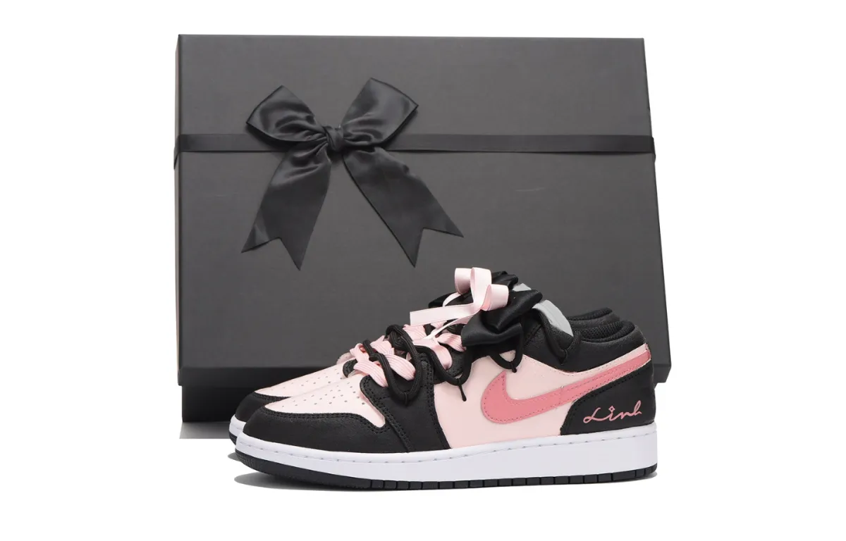 Jordan Air Jordan 1 Low top Vintage Basketball Shoes GS Black Pink