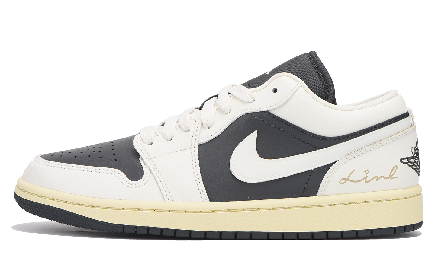 Jordan Air Jordan 1 Slip Resistant Abrasion Resistant Low top Vintage Basketball Shoes Women’s Black White