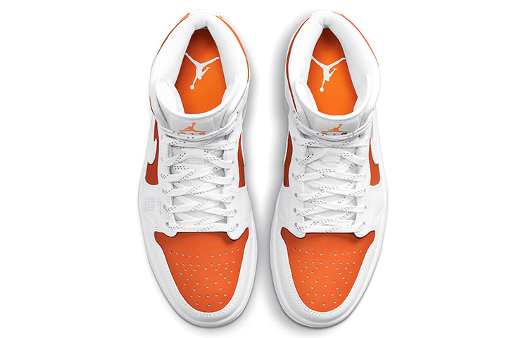 Женские кроссовки Jordan Air Jordan 1 Mid Logo (бело-оранжевые) — Белый / оранжевый — фото 4