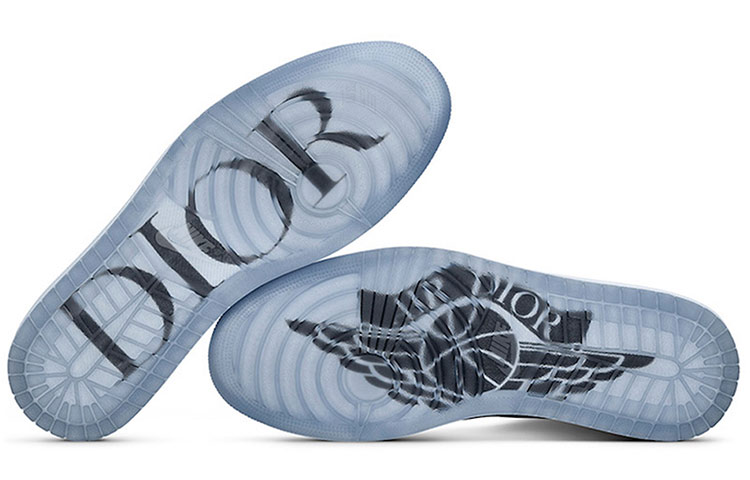 Кеды Dior x Jordan Air Jordan 1 High Og 'White Wolf Grey' (бело-серый) — фото 4