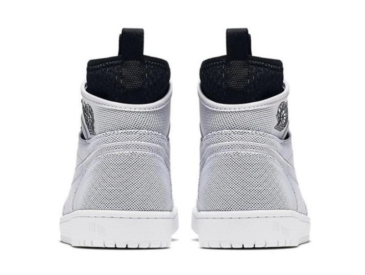 Мужские кроссовки Jordan Air Jordan 1 Retro Ultra High (бело-черные) — фото 4