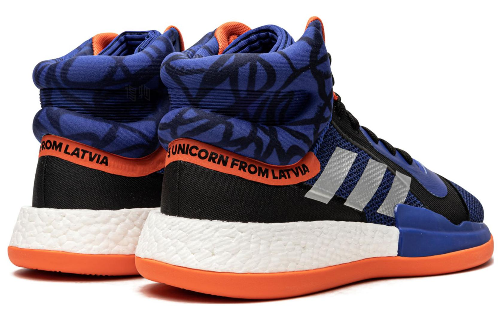 Мужские кроссовки adidas Marquee Boost Kristaps Porzingis (сине-белый) — фото 4