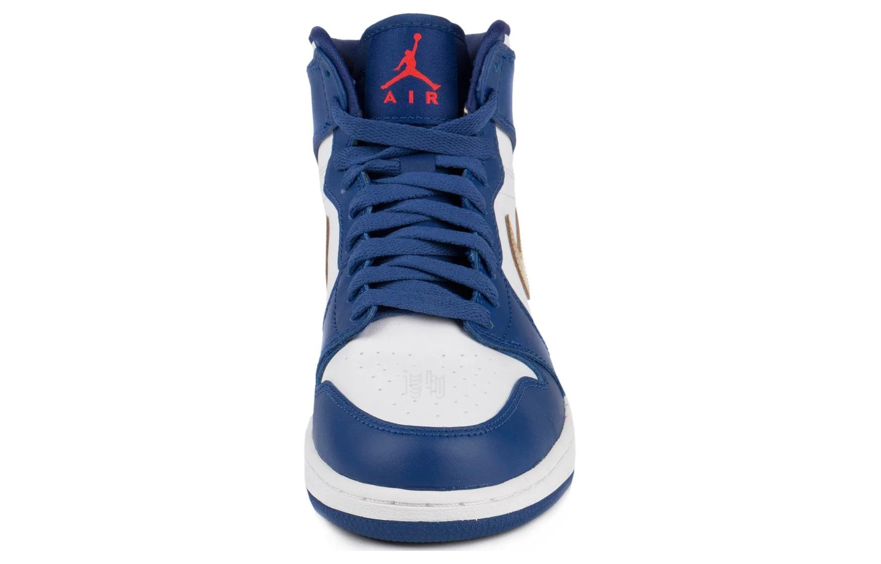 Женские кроссовки Jordan Air Jordan 1 Retro High BG (сине-белые) — Белый / синий / золотой — фото 3