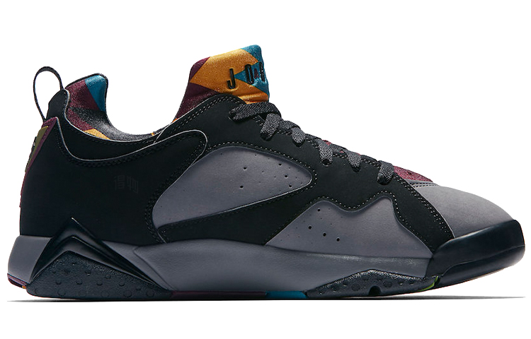 Мужские кроссовки Jordan Air Jordan 7 Low NRG (черный / серый / желтый) — Чёрный / серый / жёлтый — фото 2