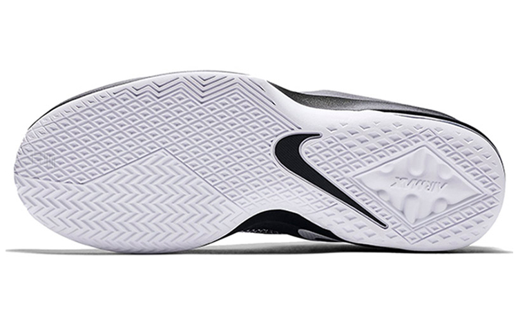 Мужские кроссовки Nike Air Max Infuriate Low (черно-белые) — фото 6